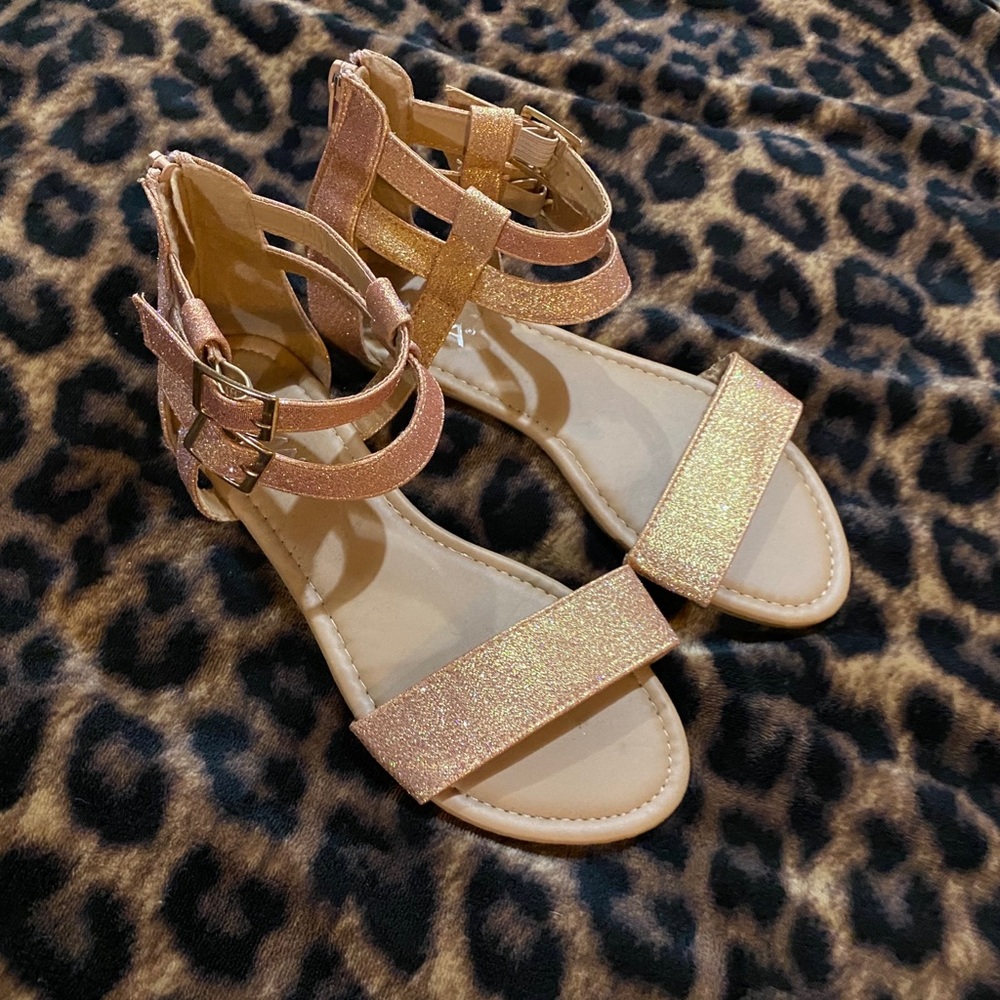 Anna Rose Gold Glitter Gladiator Sandals - 6.5